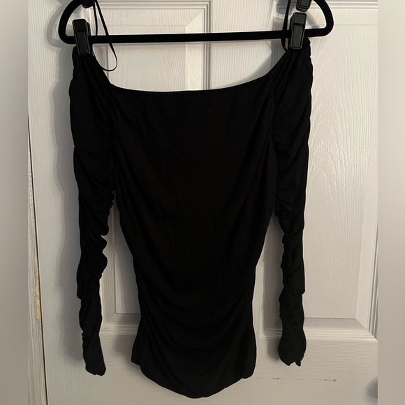 & Other Stories Black off the shoulder top Size Medium - Picture 2 of 3